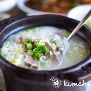 Seolleongtang (Korean Beef Bone Broth)