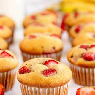 Fresh Strawberry Muffins