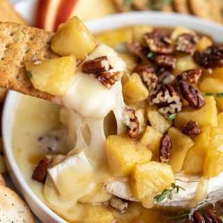 Easy Baked Brie with Apples