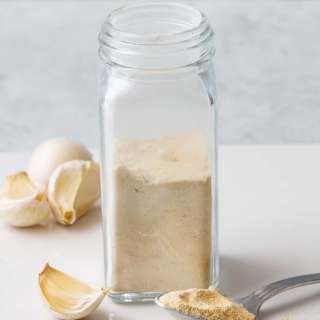 How to Make Garlic Powder from Garlic Cloves