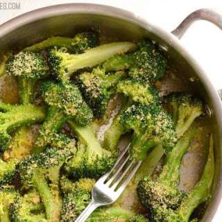 Easy Garlic Parmesan Broccoli