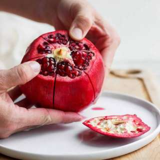 How to Cut Pomegranate