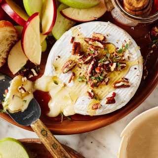 Best Thanksgiving Appetizers: Baked Brie