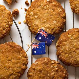 Anzac Biscuits (Golden Oatmeal Cookies)