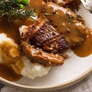 Lamb Chops with Rosemary Gravy (Loin chops, forequarter, cutlets)