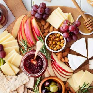 How to Make A Cheese Board