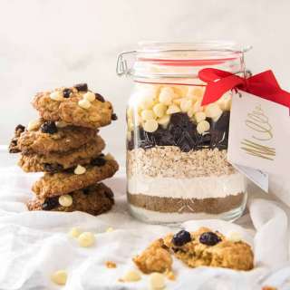 Cookie Mix In a Jar: White Chocolate Cranberry Cookies