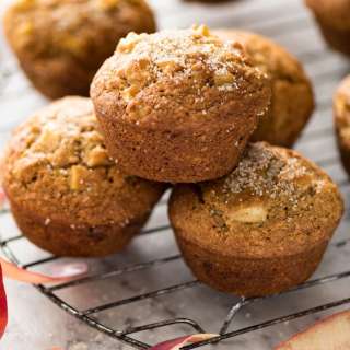 Stay-Fresh Apple Muffins!