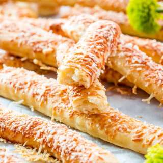 Cheese Sticks (Saratele)