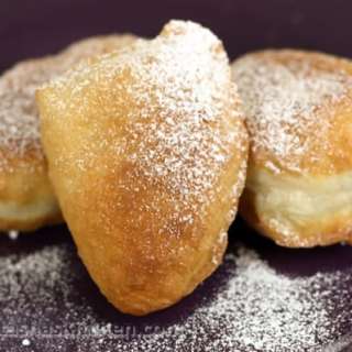 Russian Piroshki (pirojki) with apples - Пирожки