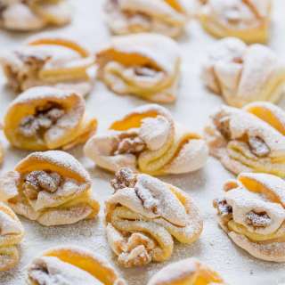 Meringue Shell Cookies (Rakushki)