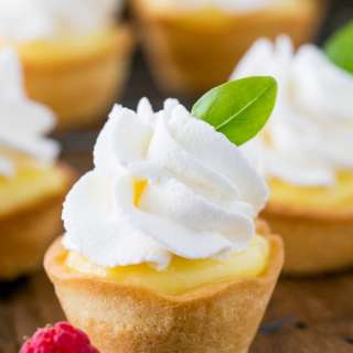 Tartlets with Lemon Curd and Whipped Cream (Korzinki)