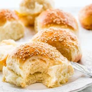 Soft Buttermilk Dinner Rolls