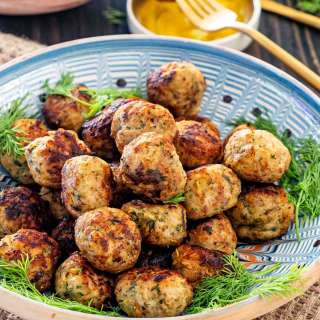 Romanian meatballs (Chiftele)