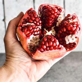 How to cut a pomegranate