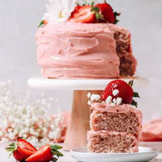 Vegan Strawberry Cake (GF)