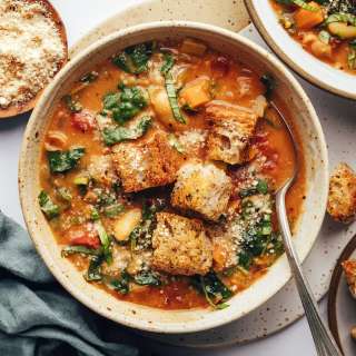 Creamy Tuscan White Bean & Kale Soup (1 Pot!)