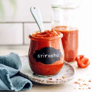 Easy Homemade Sriracha (15 Minutes!)