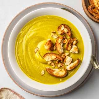 Easy Vegan Split Pea Soup Recipe (Hearty and Flavorful!)