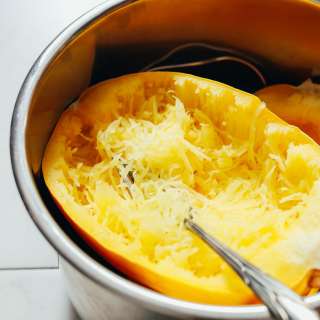 Instant Pot Spaghetti Squash (20 Minutes!)