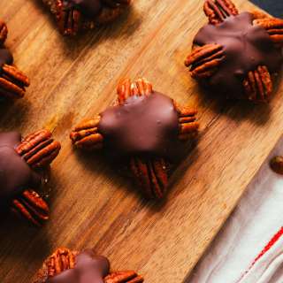 5-Ingredient Vegan Chocolate Turtles