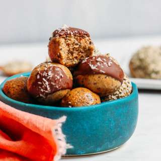 5-Ingredient Protein Balls (Low Sugar, Grain-Free)