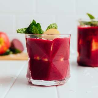 Detoxifying Beet & Berry Smoothie