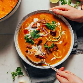 Lazy 1-Pot Vegan Tom Yum Soup
