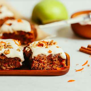 1-Bowl Carrot Apple Snack Cake