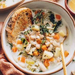 1-Pot Vegan White Bean Soup