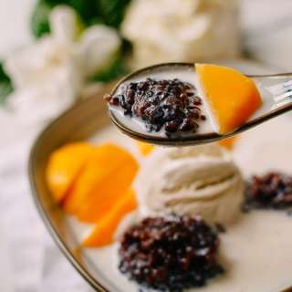Black Sticky Rice Mango Dessert