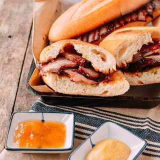 Chinese Roast Pork on Garlic Bread: A Retro Sandwich Recipe