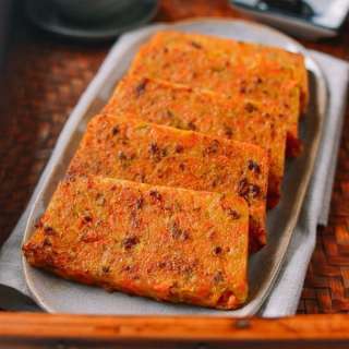 Chinese Carrot Rice Cake (Hu Luo Bo Gao - 胡萝卜糕)