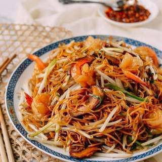 Hong Kong Style Shrimp Chow Mein Noodles