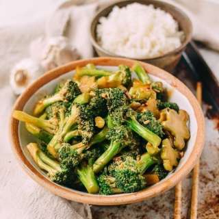 Takeout Style Broccoli with Garlic Sauce