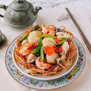Chinese Seafood Bird Nest Banquet Dish