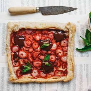 5 ingredient Rustic Vegan Berry Chocolate Tart
