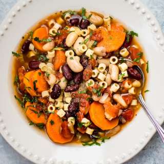 Crockpot Vegetarian Pasta e Fagioli Soup