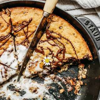 Vegan Deep Dish Chocolate Chip Cookie Skillet