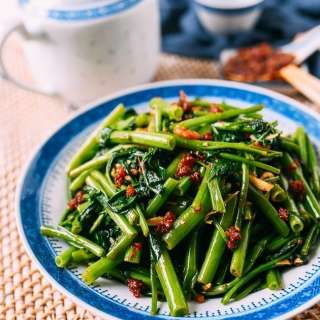 Kangkung Belacan (Water Spinach with Shrimp Paste)