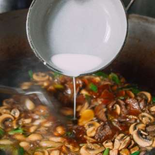 How to Use Cornstarch in Chinese Cooking