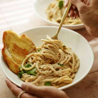 Creamy Fettuccine Alfredo (with Bucatini)