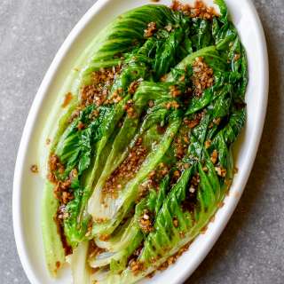 Cooked Lettuce with Oyster Sauce & Garlic