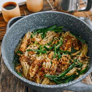 Spicy Enoki Mushrooms with Garlic