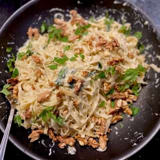 Goat Cheese Pasta - Creamy Sauce with Walnuts
