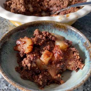 Pear Crumble with Oats, Chocolate and Hazelnuts