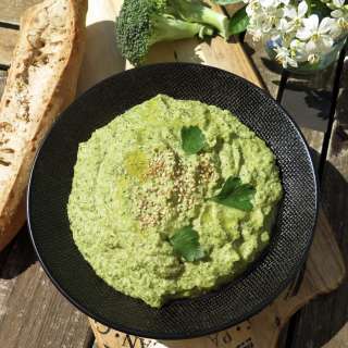 Broccoli Hummus