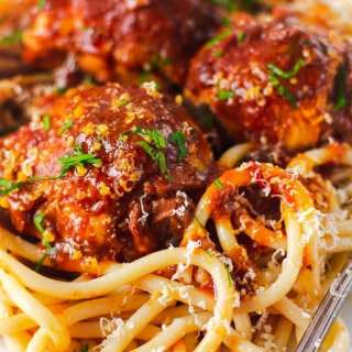 Pastitsada - Greek Chicken In Tomato Sauce With Macaroni