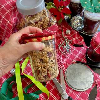 Easy Christmas Granola