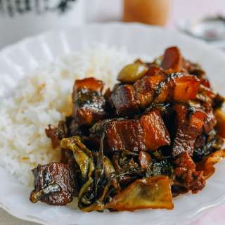 Braised Pork Belly with Pickled Mustard Greens (酸菜卤肉饭)